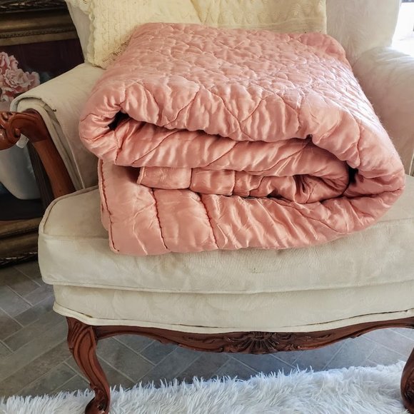 Lockport Vtg Quilted SATIN Comforter Blanket 66 x 85 Twin Pink Peach Thick Warm - Picture 13 of 16